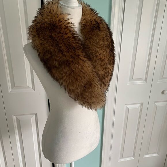 Fake Fur Coat Collar - Picture 2 of 6